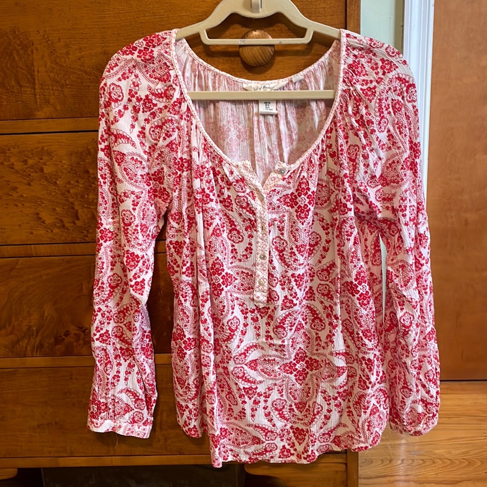 H&M Blouse. White and Coral Pattern. Size 6